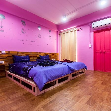Firefly Phuket Hotel Patong Екстериор снимка
