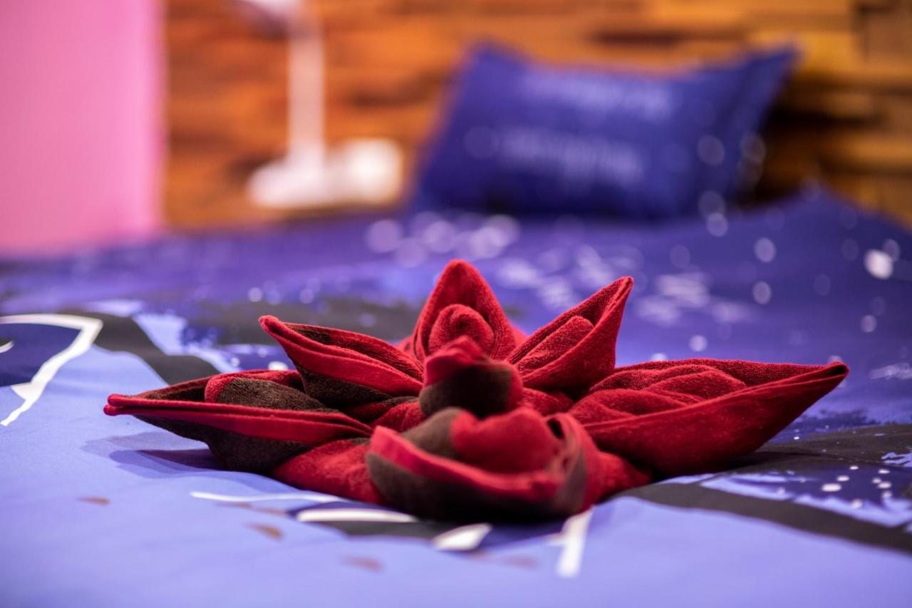 Firefly Phuket Hotel Patong Екстериор снимка