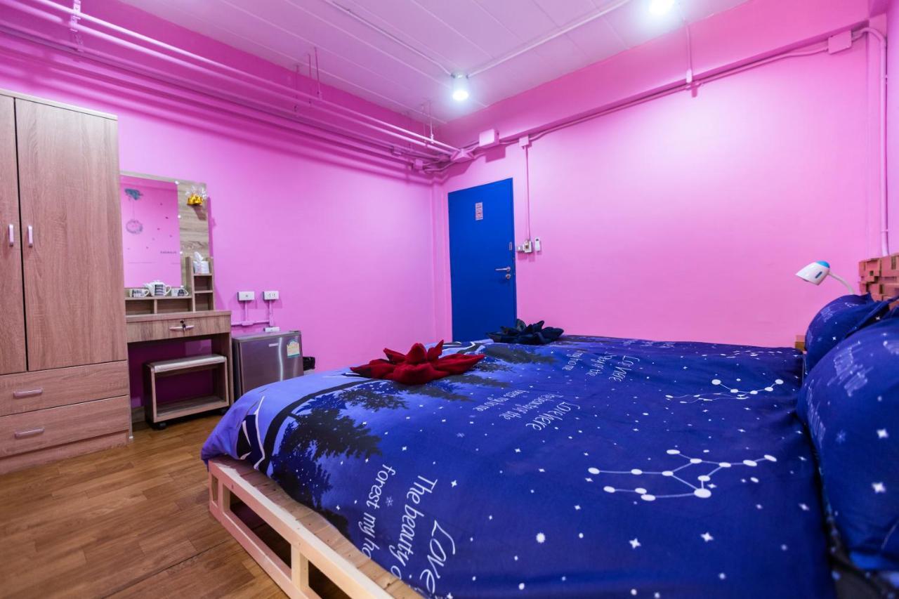 Firefly Phuket Hotel Patong Екстериор снимка