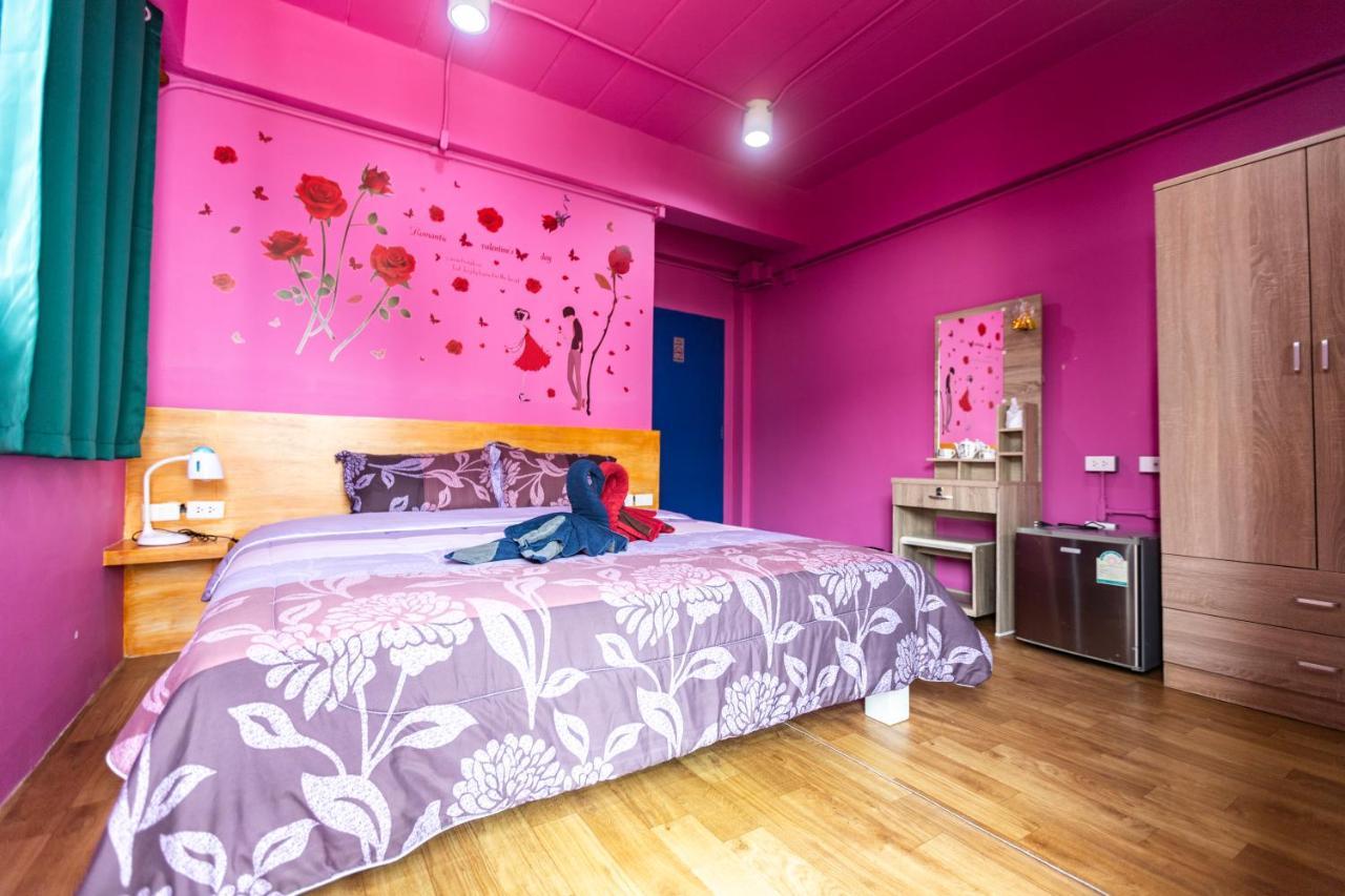 Firefly Phuket Hotel Patong Екстериор снимка