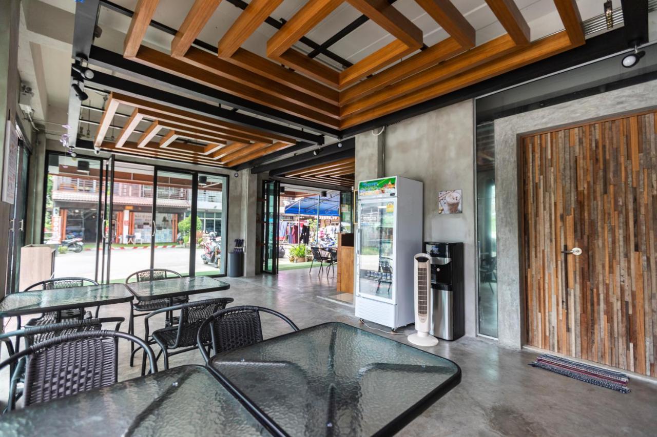 Firefly Phuket Hotel Patong Екстериор снимка
