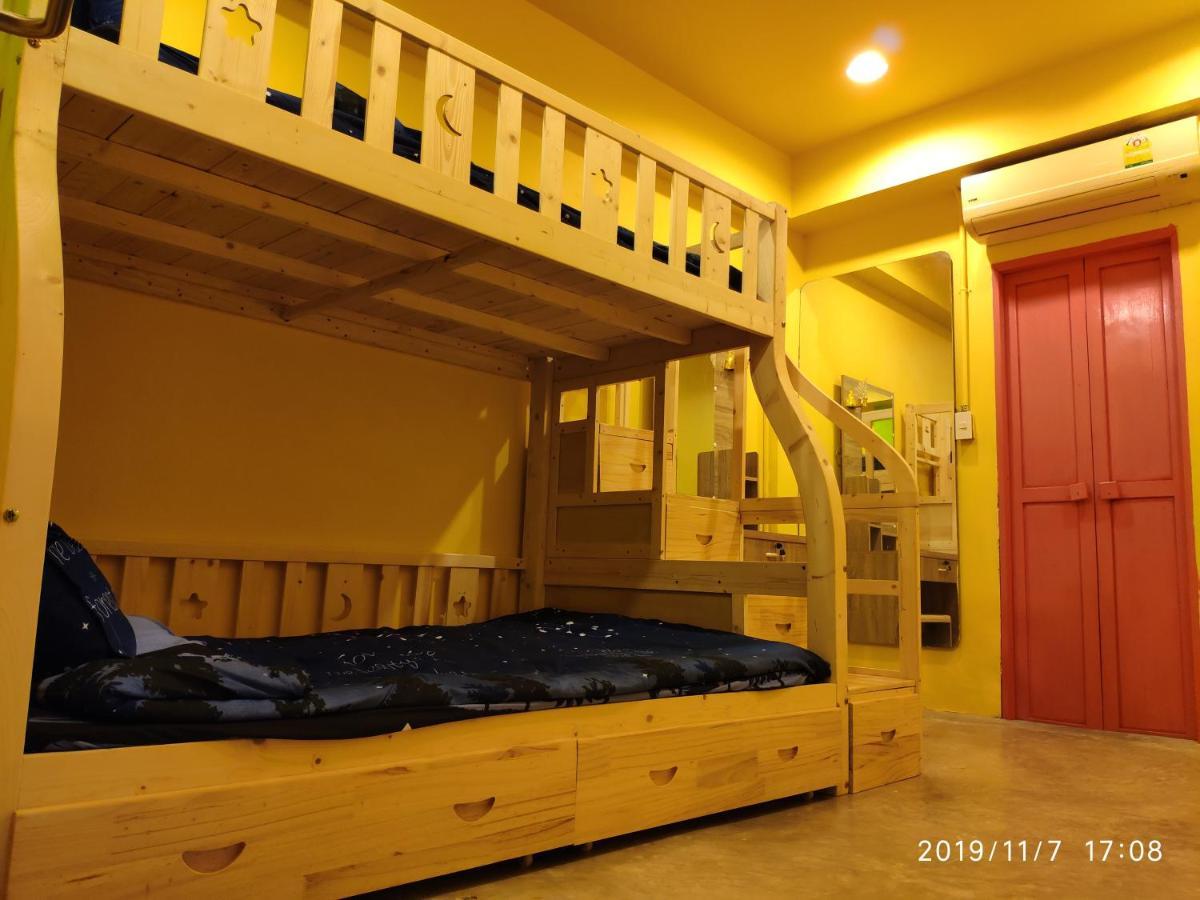 Firefly Phuket Hotel Patong Екстериор снимка