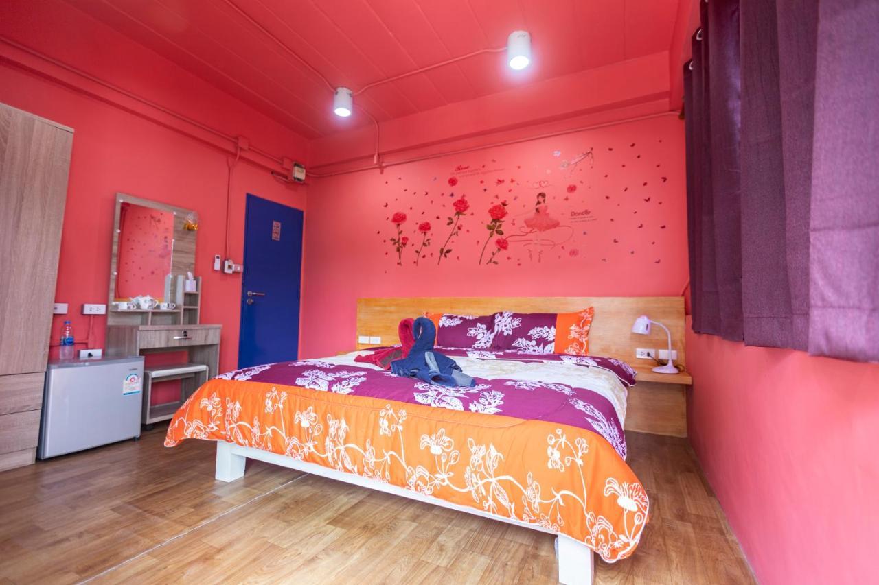Firefly Phuket Hotel Patong Екстериор снимка